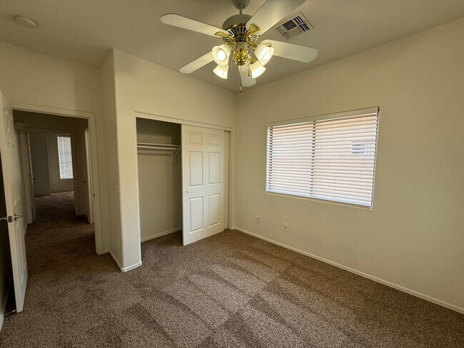 Building Photo - BRAND NEW CARPET 3 Bedroom 2 Bathroom Spacious Floorplan!