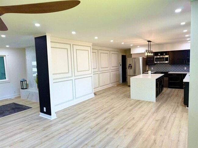 Building Photo - 303 S Promenade Blvd