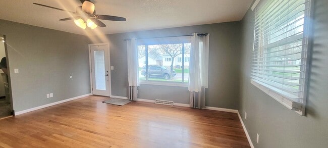 Building Photo - Small town Macon!