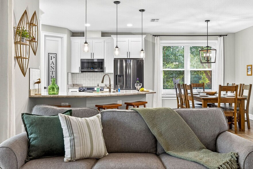 Building Photo - 1826 Beachway Ln