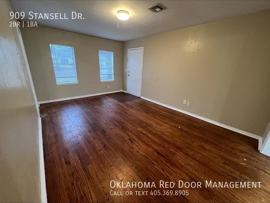 Building Photo - 909 Stansell Dr