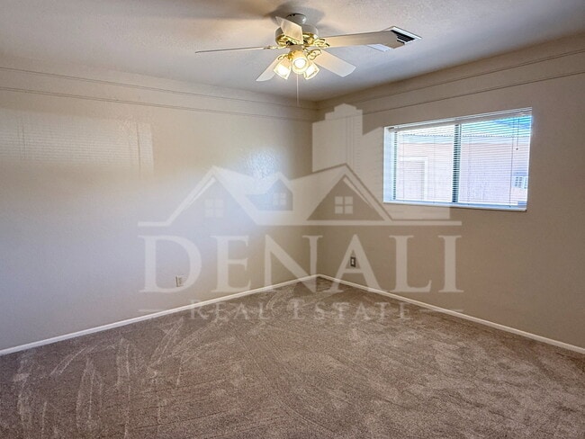Building Photo - 5129 E Emile Zola Ave