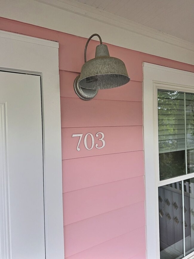 Building Photo - Charming Coastal Cottage in the Heart of D...