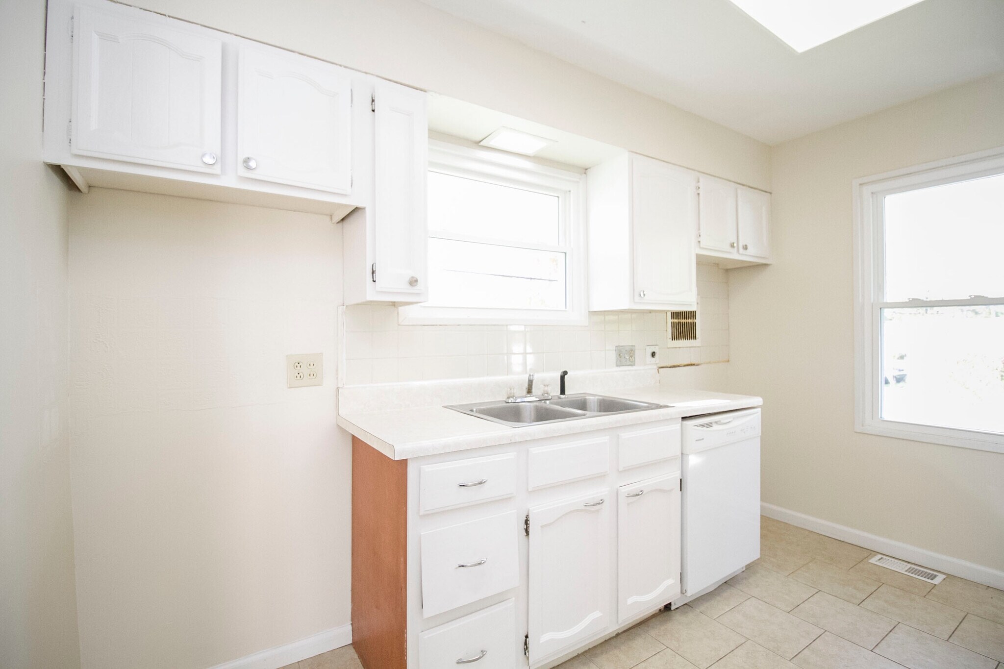 Building Photo - 1758 Talbot St