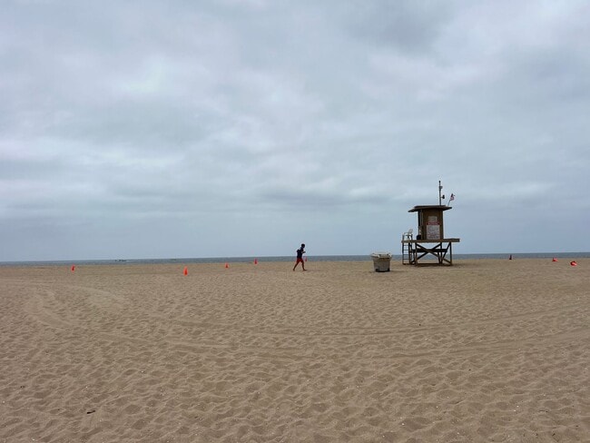 Building Photo - Beachside Living on Balboa Peninsula - Com...