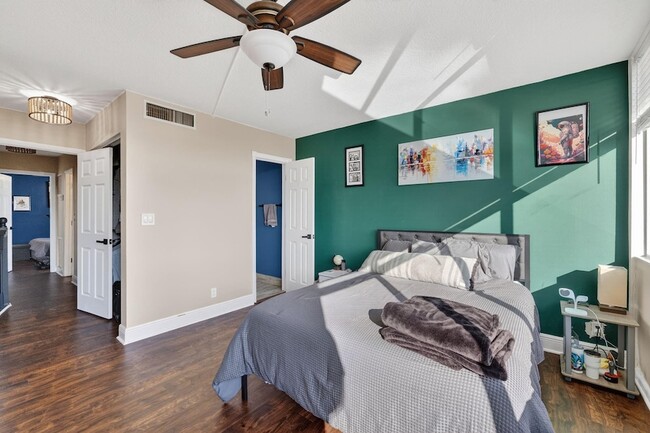 Building Photo - 1531 SE 15th St