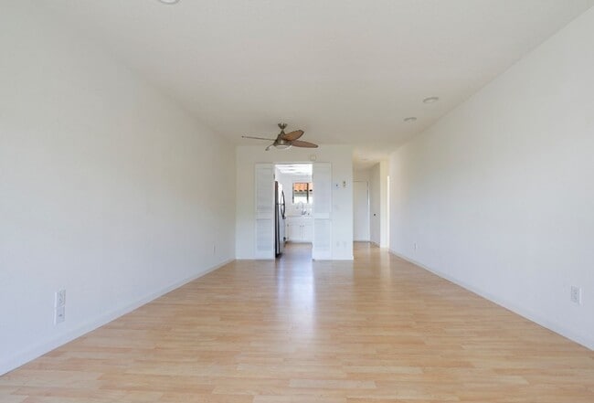 Building Photo - Gorgeous Beach Close Carlsbad Condo!