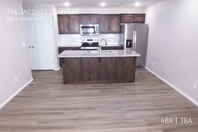 Building Photo - 800 E Daniels St