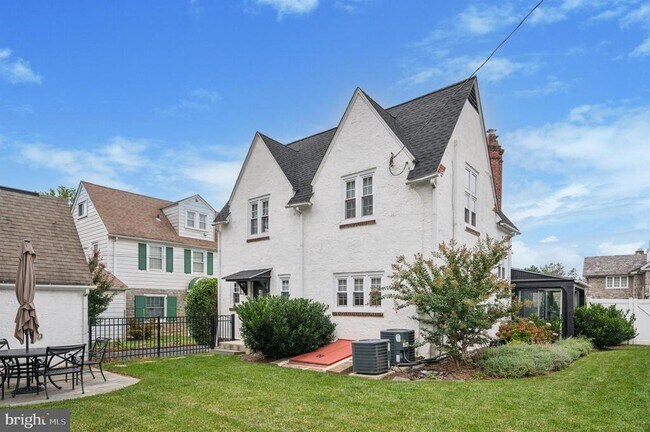 Building Photo - 504 Gainsboro Rd