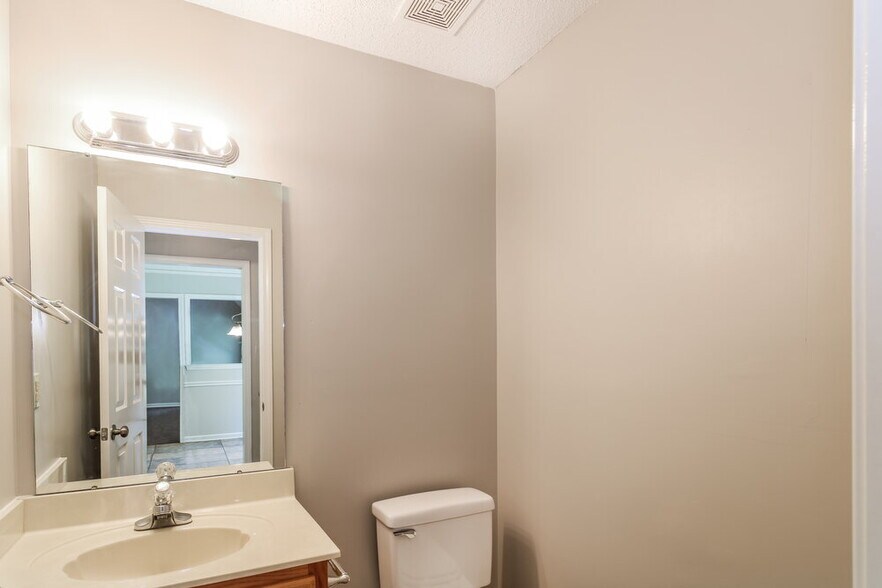Building Photo - 9354 Sarsen Dr