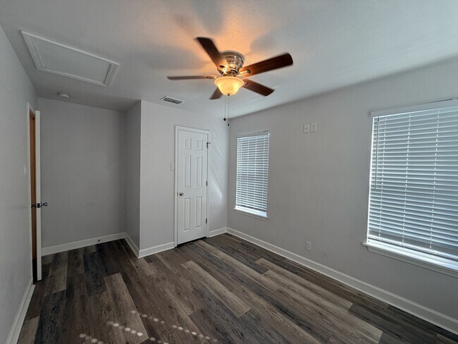 Building Photo - 3529 Topeka St