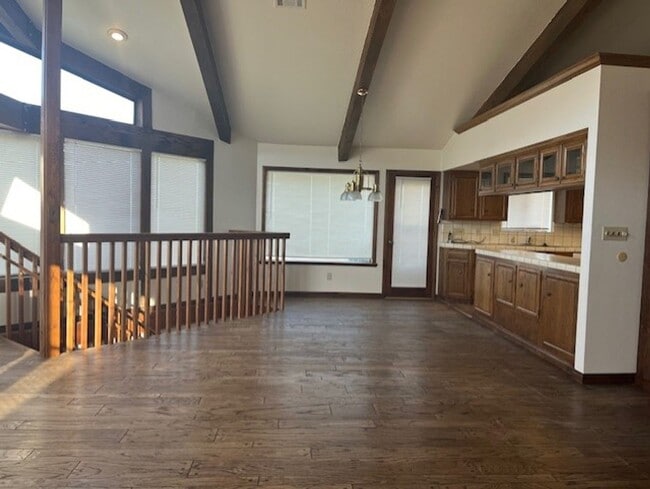 Building Photo - Amazing Mountain Views...