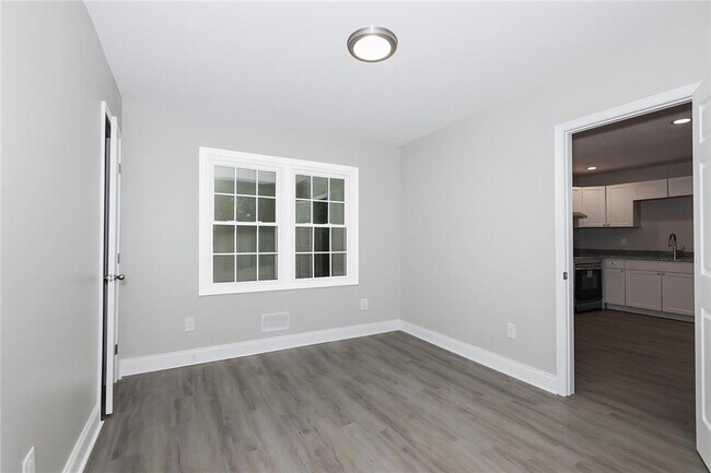 Building Photo - 157 Polar Rock Dr SW