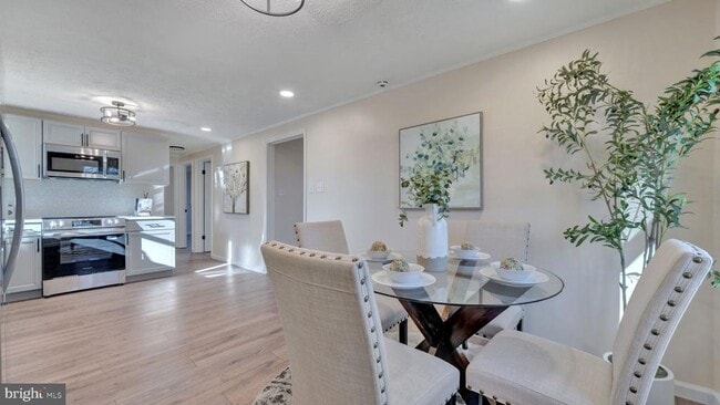 Building Photo - 5026 Preston Ln