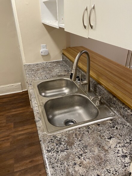 Building Photo - 428 W King St