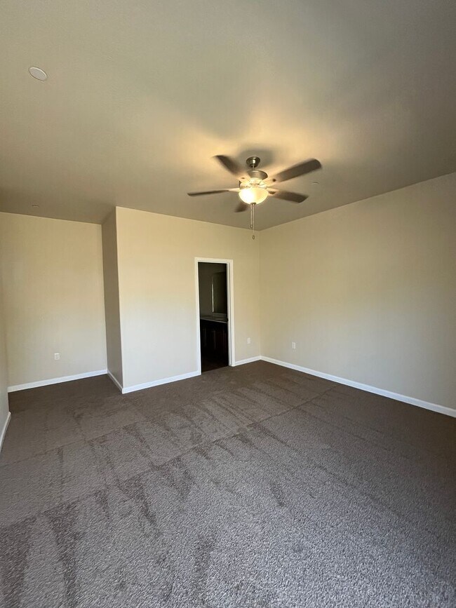 Building Photo - 4267