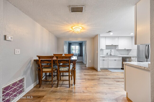 Building Photo - 826 Newfound Harbor Dr