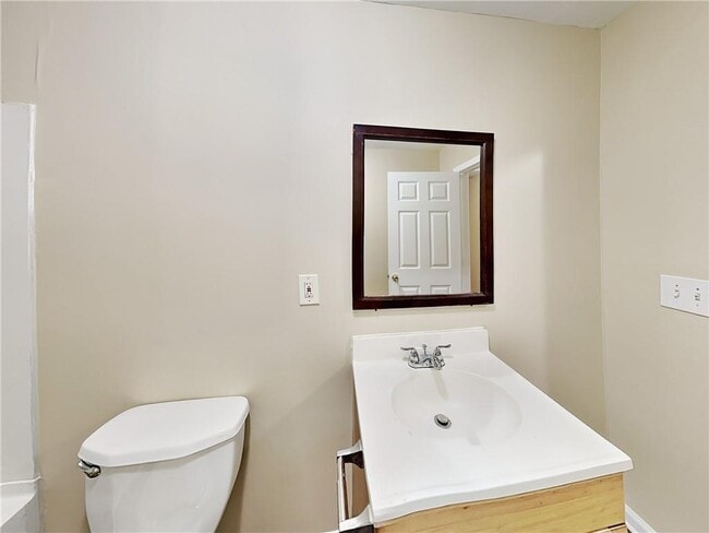 Building Photo - 2497 Lakewood Ave SW