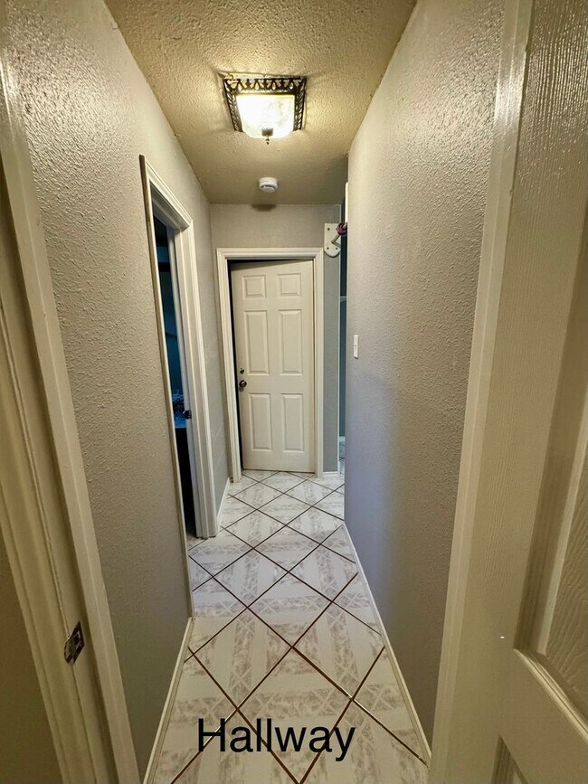 Building Photo - 8514 Red Willow Dr
