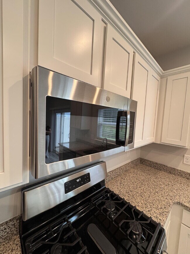 Building Photo - Modern 3-Bed Townhome in Greer — Stylish D...