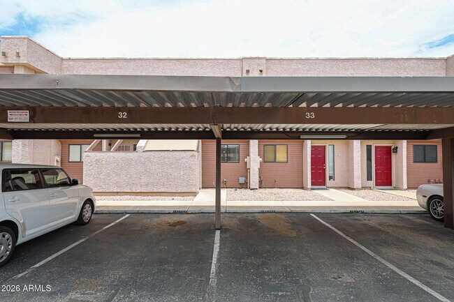 Building Photo - 812 W 14th St