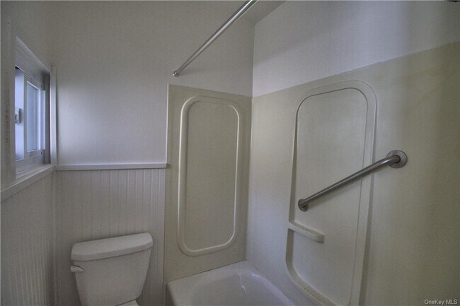 Building Photo - 83 Hudson St