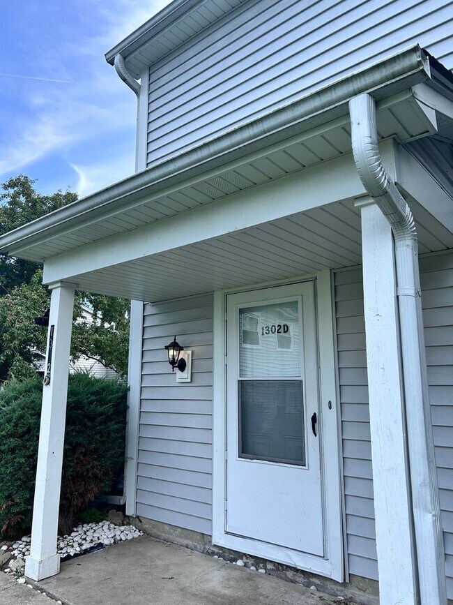 Building Photo - 1302 S Glen Cir