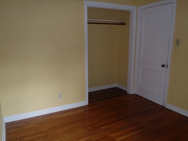 Building Photo - Rare 2/1 w/ Basement in Cherrywood!