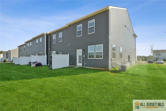 Building Photo - 25 Elliot Ln