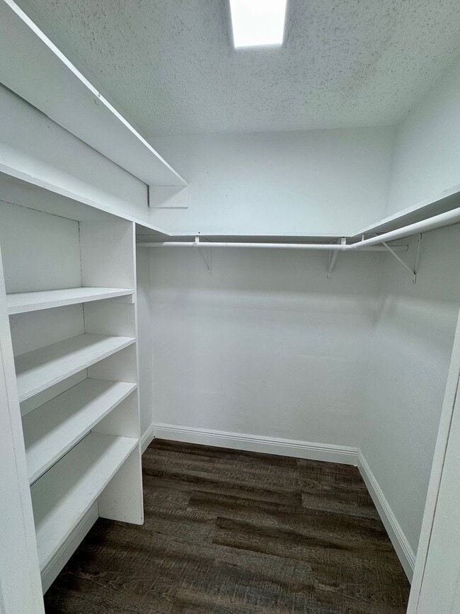 Building Photo - ROISMAN, AVRAHAM M TRSTEE ETAL - 100 SW 9 St