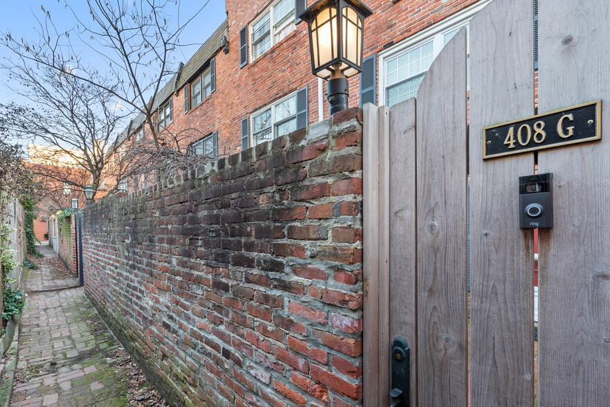Building Photo - 408 S Croskey St