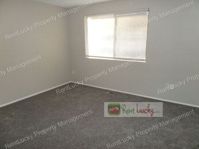 Building Photo - Freshly Updated 3-Bedroom Duplex w/Attache...