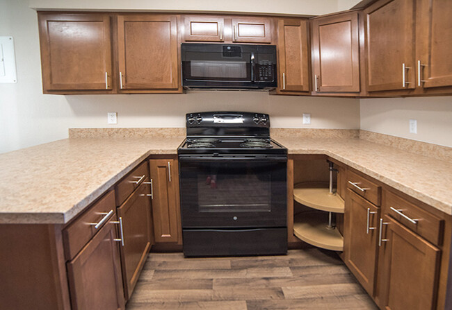 Building Photo - 1550 Mt Lincoln Dr E