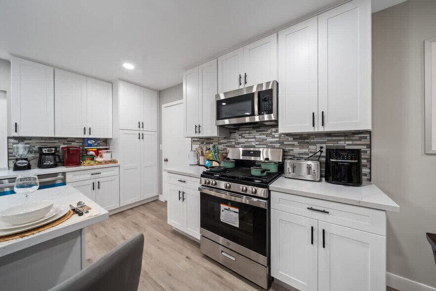 Building Photo - 9827 San Diego St