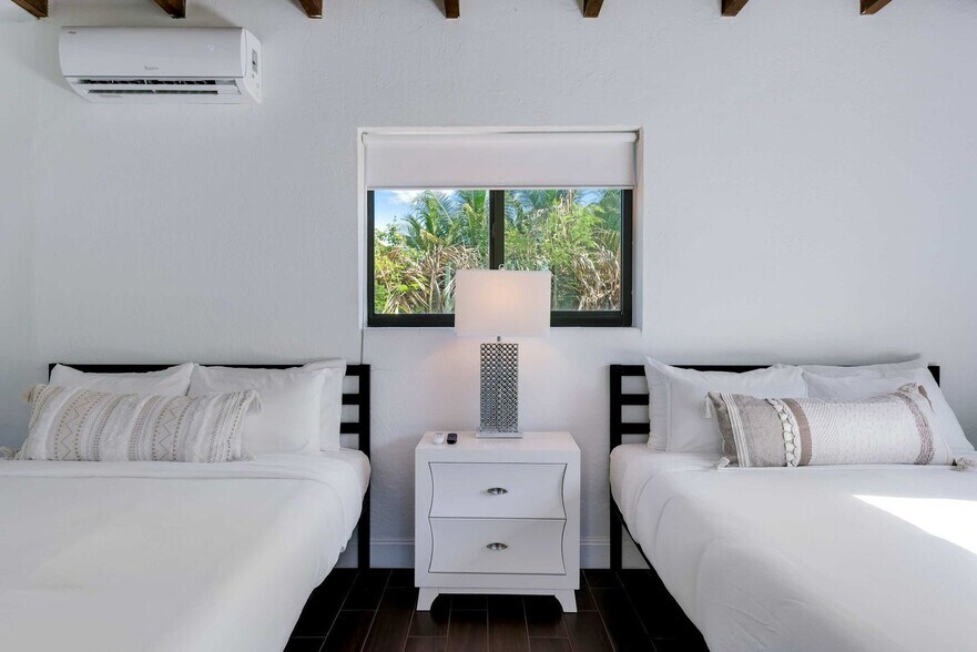 Building Photo - 11534 NE 13th Ave