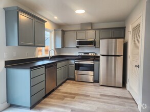 Building Photo - Recently Renovated 3 Bedroom Campus Duplex!