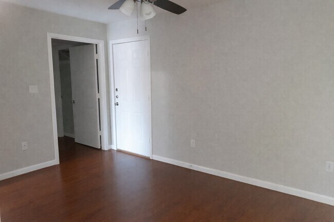 Building Photo - 134 S Bend Ct