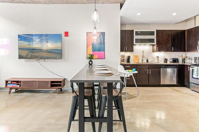 Building Photo - 606 N Washington Ave