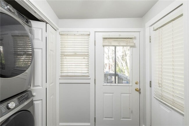 Building Photo - 349 Rollston Ave