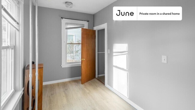 Building Photo - Room in Shared 5 bed/1 bath home