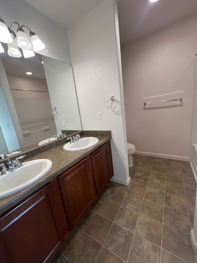 Building Photo - 3 Bed 2.5 Bath in Woodmen Hills w/AC