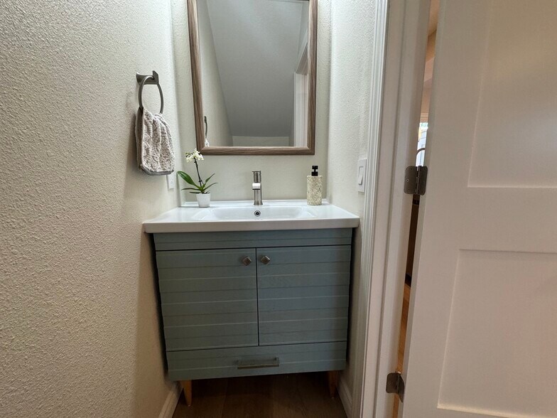 Building Photo - 28835 Conejo View Dr