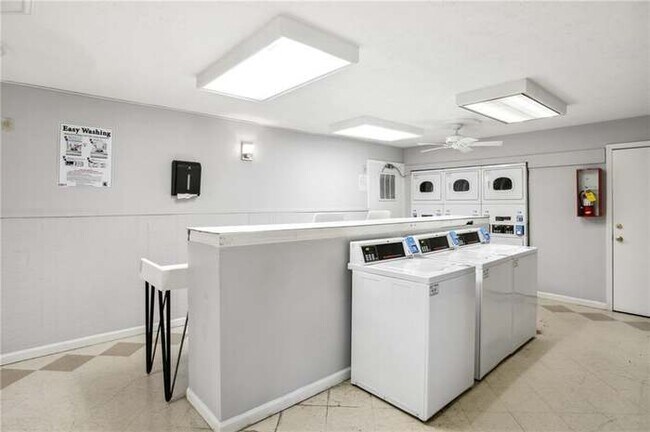 24-hrs secured laundry - 3117 Colonial Way