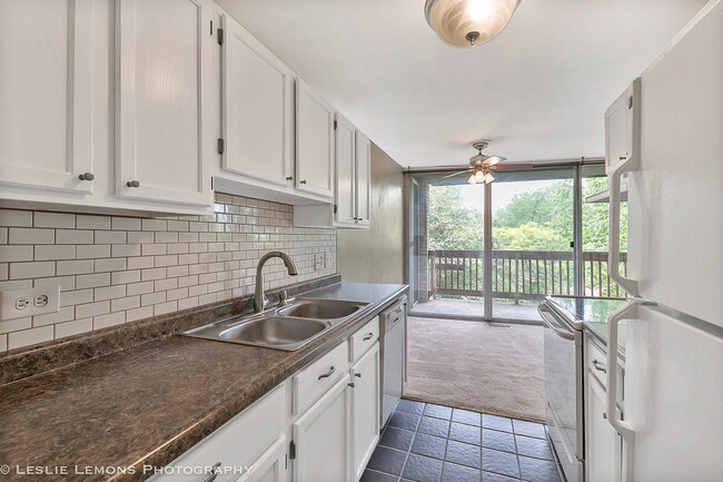 Building Photo - 5700 Hillcrest Ln