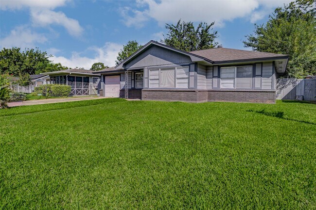 Building Photo - 6507 Heron Dr