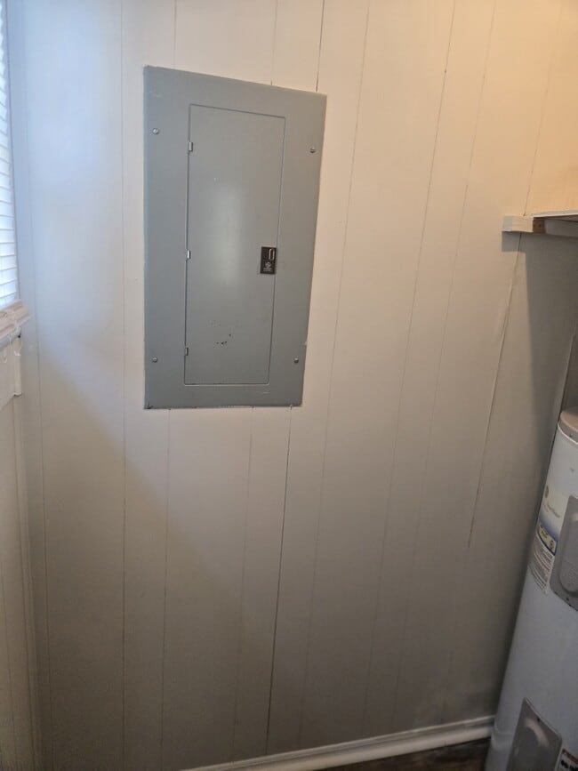 Building Photo - 503 N Chapel St