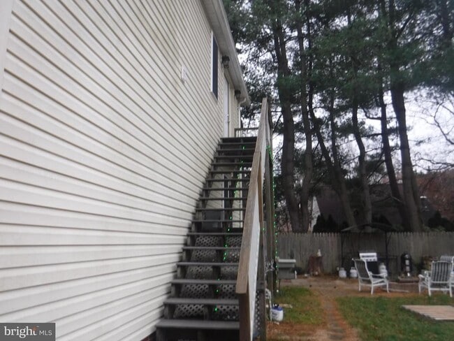 Building Photo - 12 S Main St