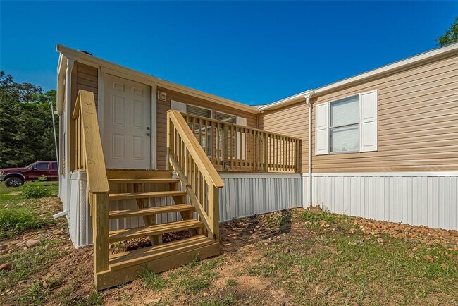 Building Photo - 8856 Greenwood Dr