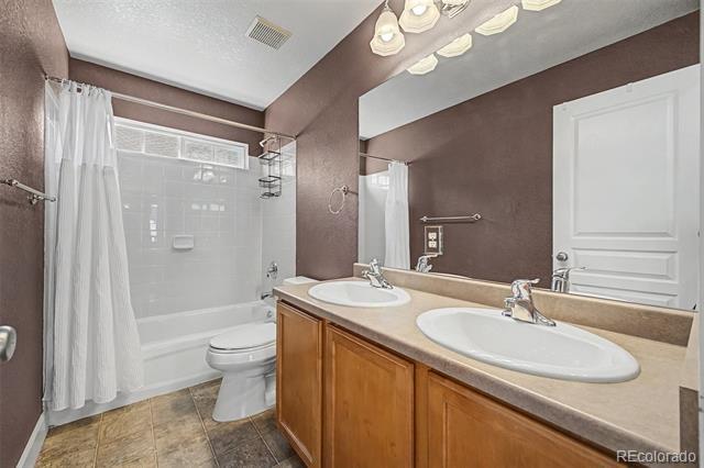 Building Photo - 2745 Xanthia St