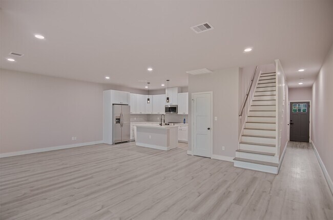 Building Photo - 12310 Glenview Dr